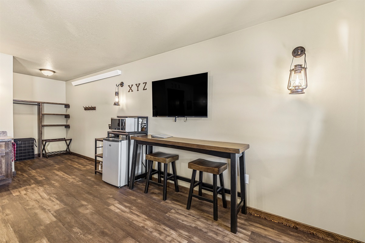 Kitchenette and Dining Area