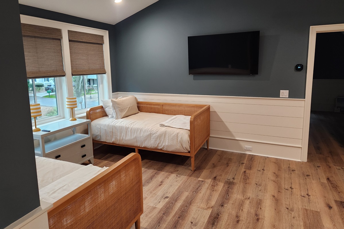 Suite over garage includes 2 twin beds with separate king bedroom and full bathroom and ensuite washer dryer