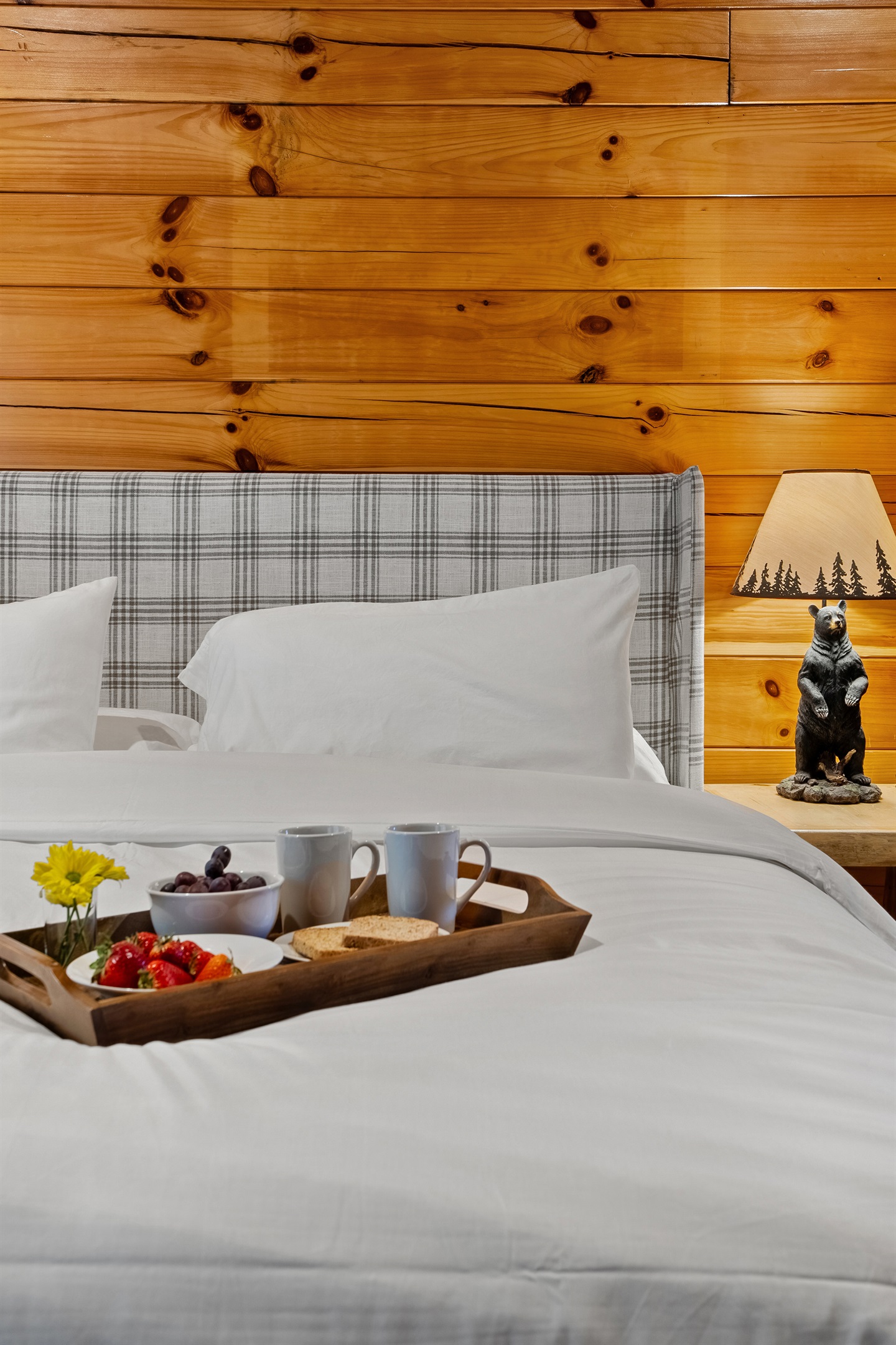 Enjoy a cozy bed in Breakfast in your spacious King Bed!