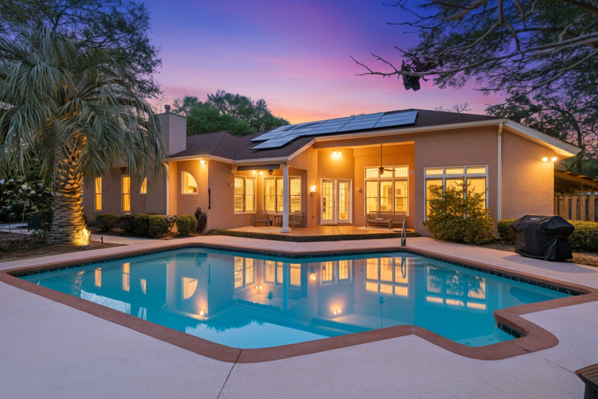 Serene place waiting for you, pool, hot tub, putting green and more