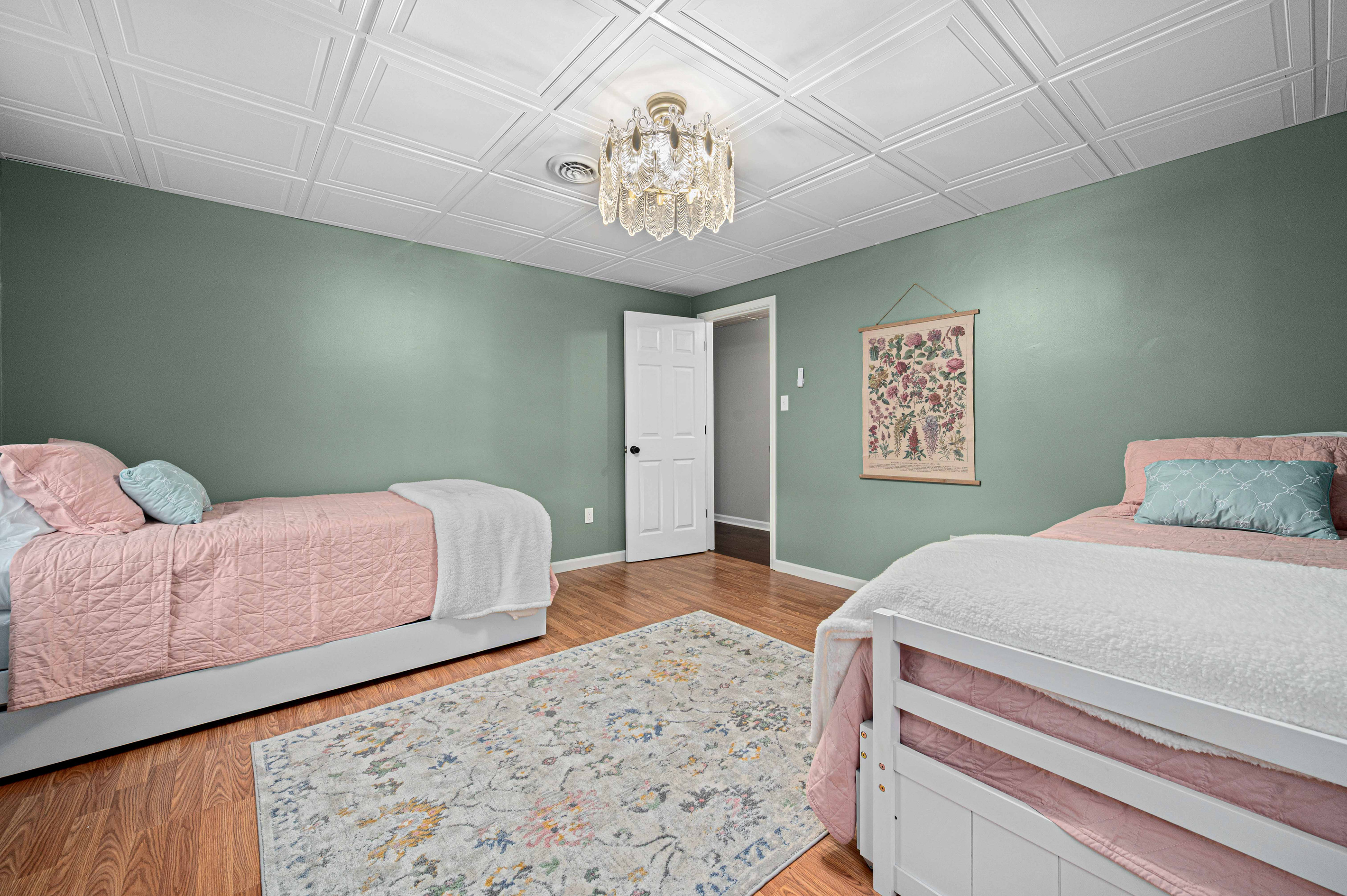 Charming Twin Bedroom: Bright decor and vintage touches create a serene retreat for restful nights.