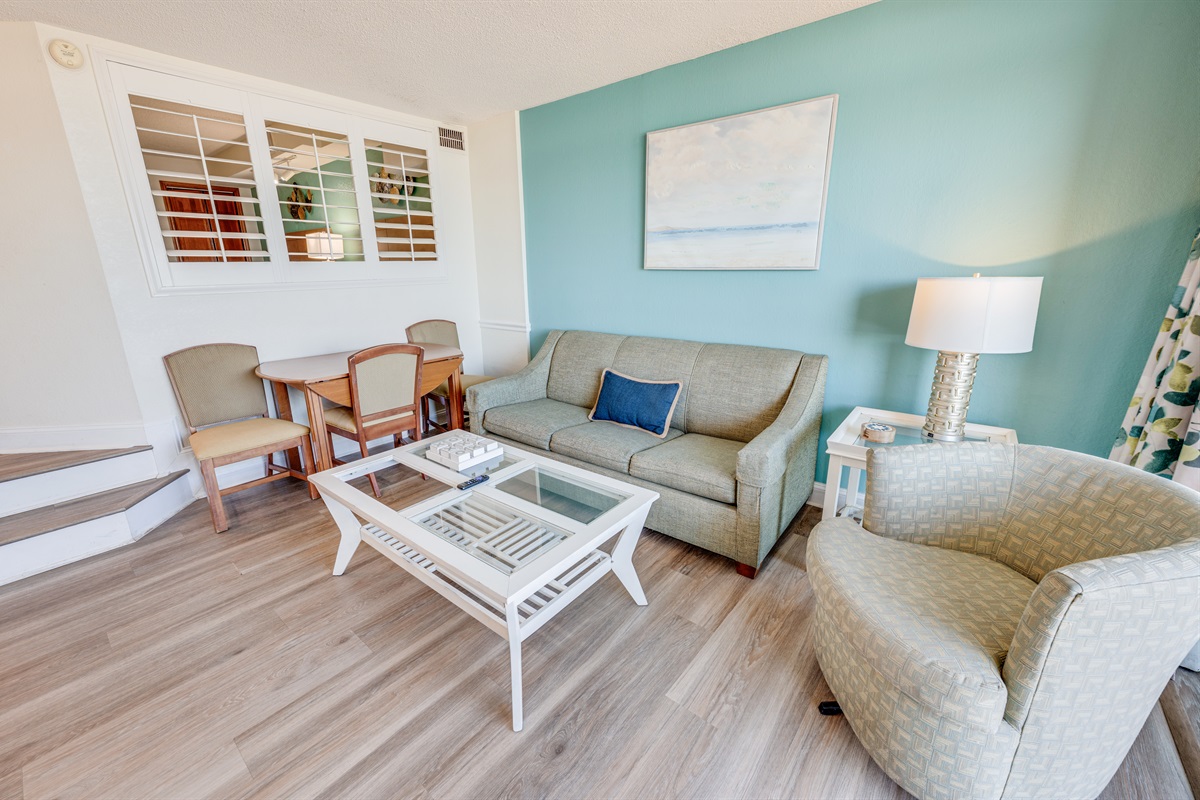 Living Room with Stunning Views🌊☀️