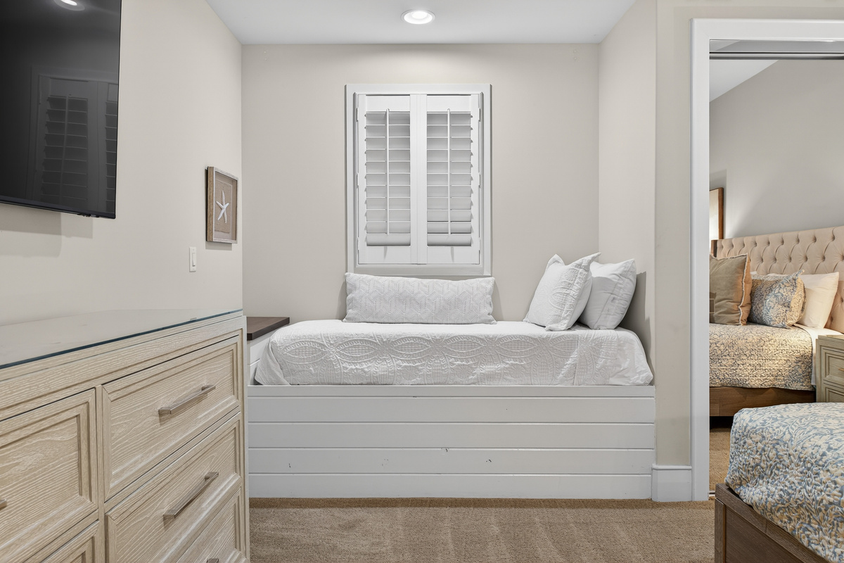 Second King Bedroom with twin day bed