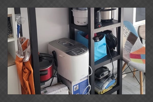 This is a common area shared between 2 apartments.  It has additional cookware, laundry facilities, items for the beach, games, emergency supplies, etc.