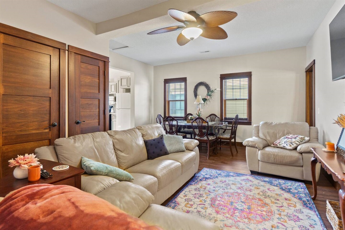 Cozy living area with comfortable couches, perfect for relaxing and unwinding.