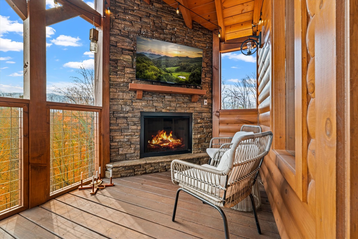 Enjoy a smart TV and a fireplace in the upper deck