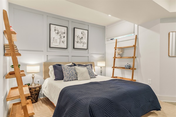 Ensuite bathroom to BR7
BR8: Queen bedroom with ensuite bathroom, downstairs
