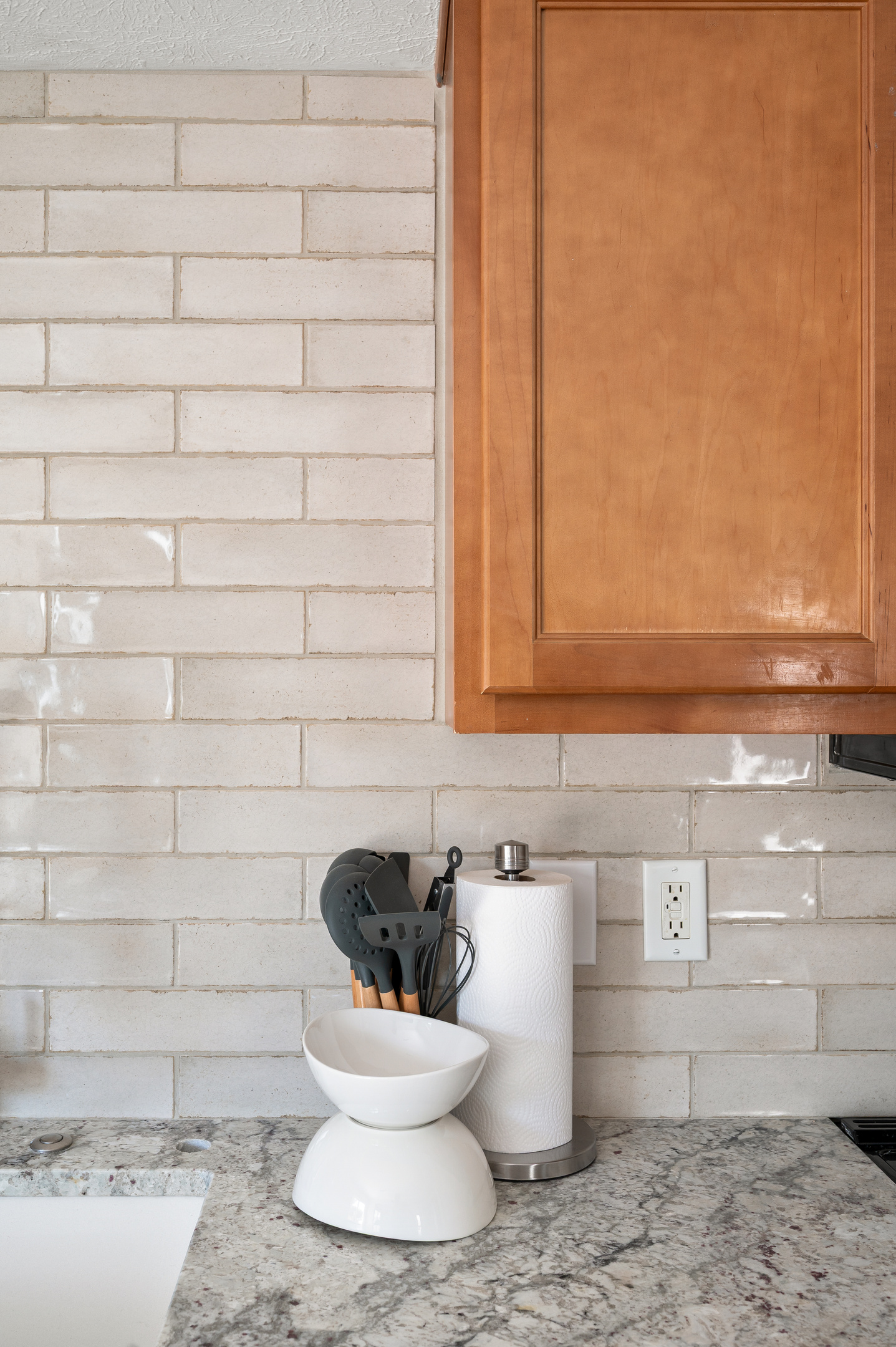 Love to cook? We've stocked the kitchen with the essential utensils and tools you'll need to prepare everything from a quick breakfast to a family dinner.
