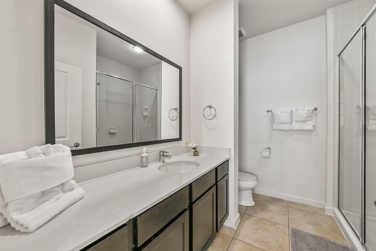 2nd level hallway full bathroom