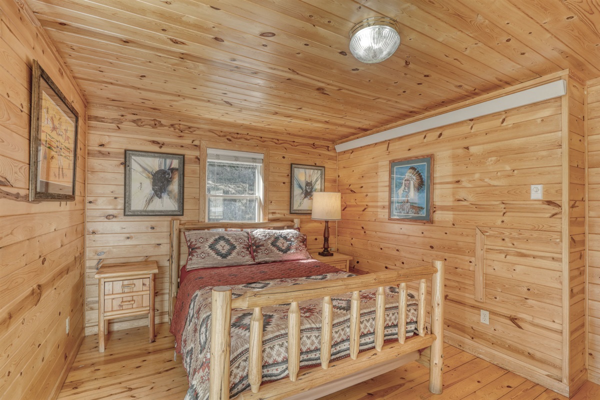 Bedroom with Queen bed