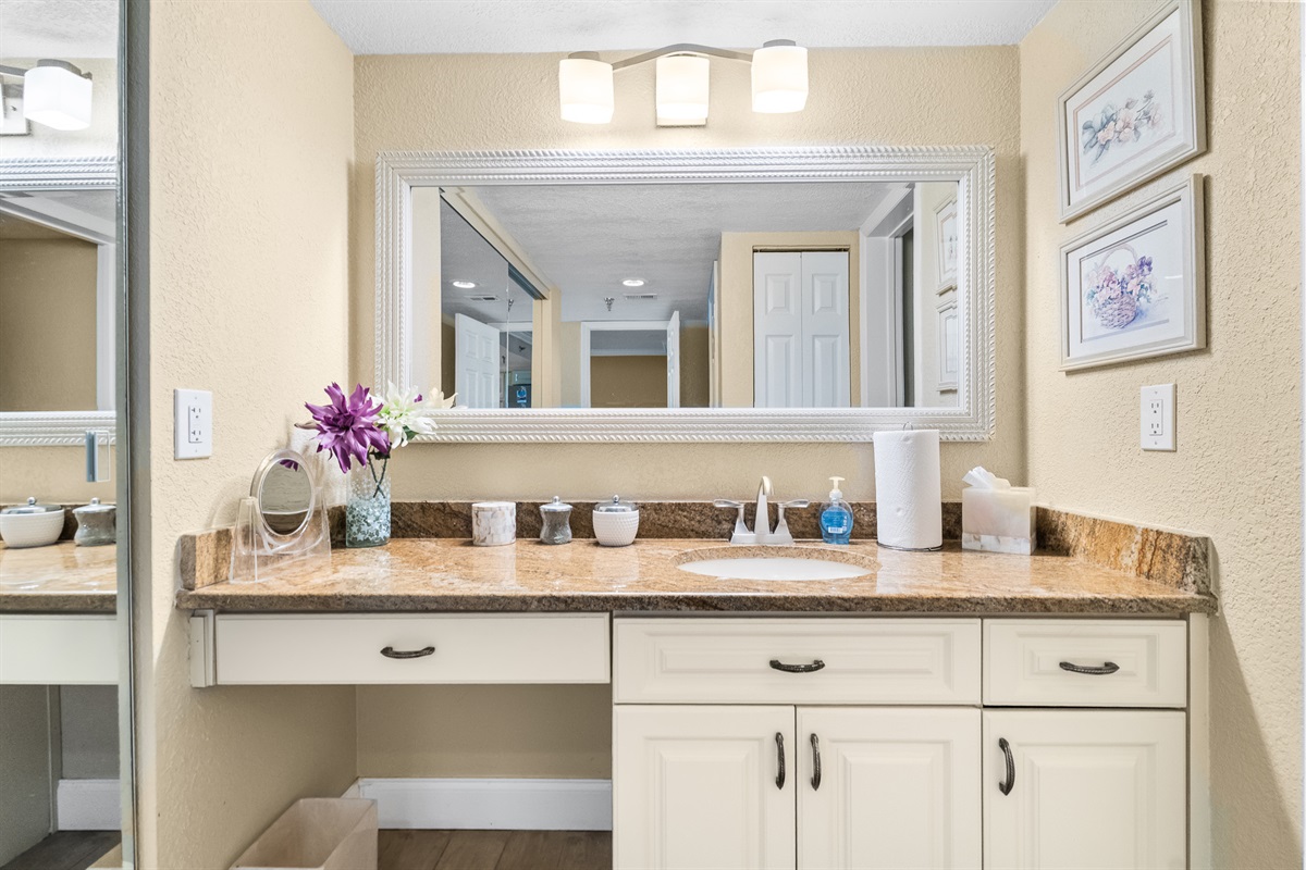 Primary Bedroom, ensuite bath, King-sized bed