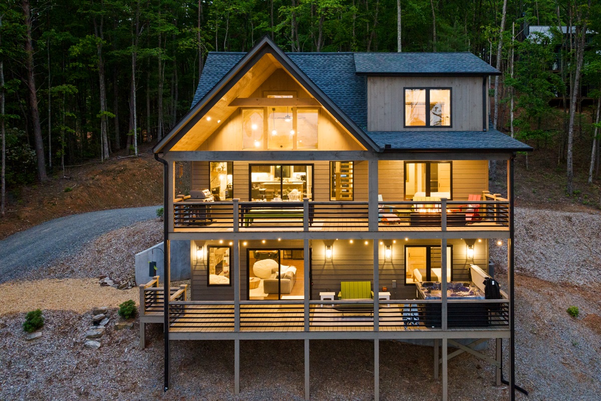 Freshly built and full of charm. This cozy mountain home invites you to unwind in comfort, inside and out.