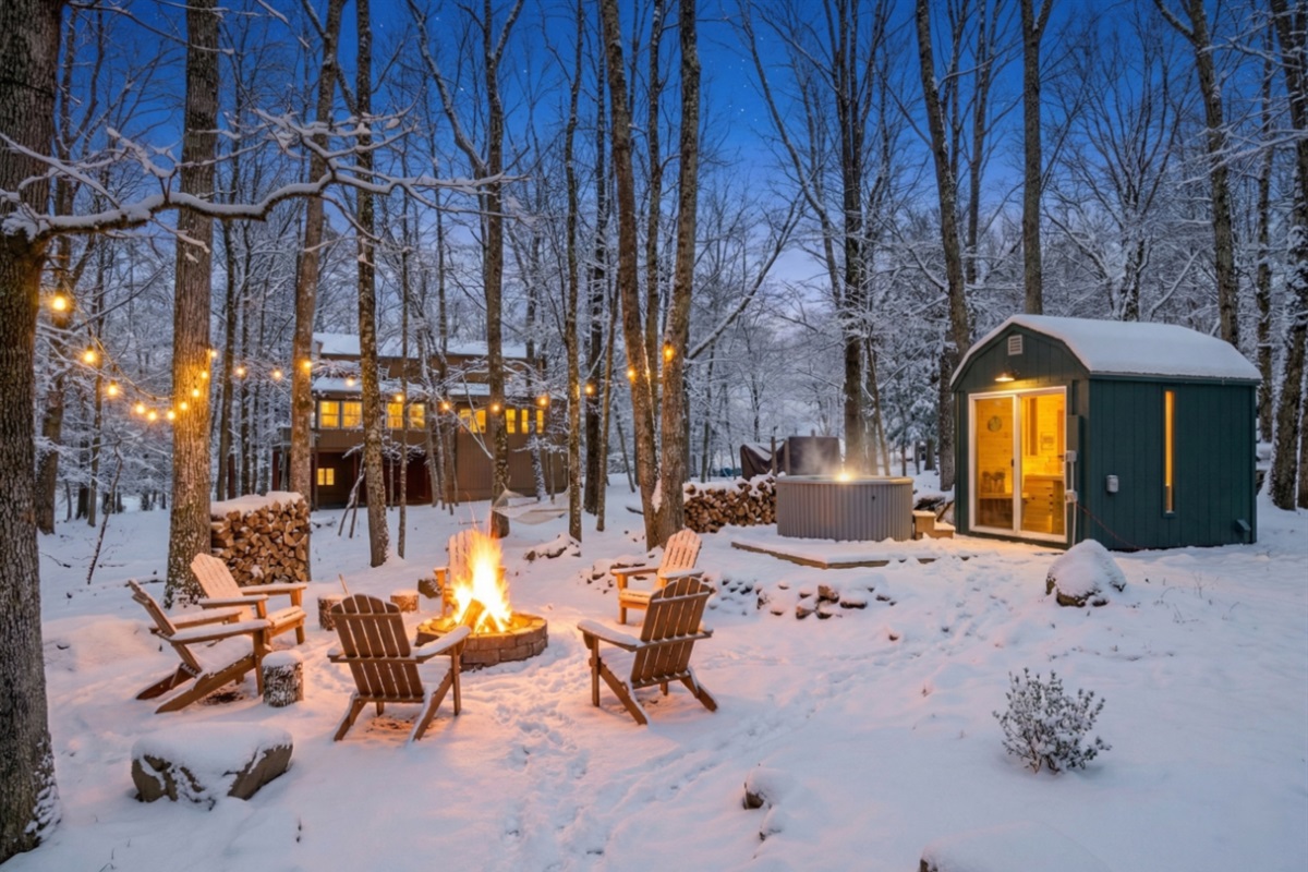 Firepit, hot tub and private Finnish-style sauna