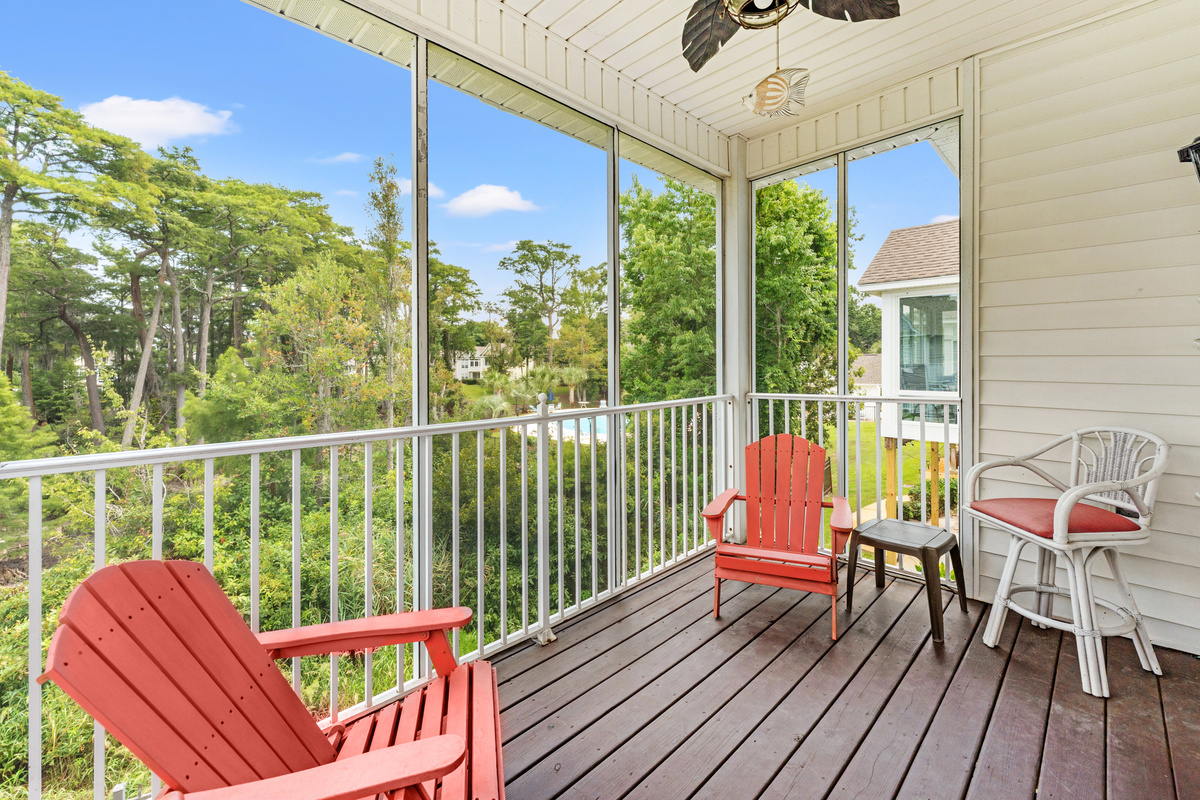Outdoor Screened Porch - Upstairs w/ Marsh Views