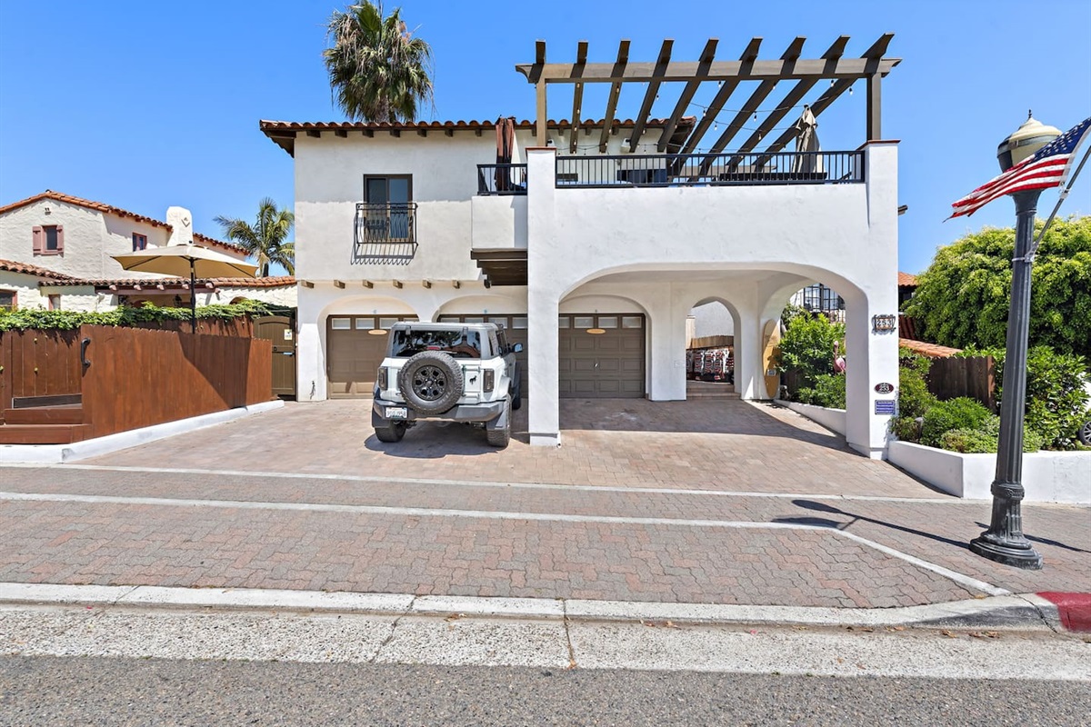 Stay right on Avenida Del Mar in the heart of the village and a short walk to the beach and pier