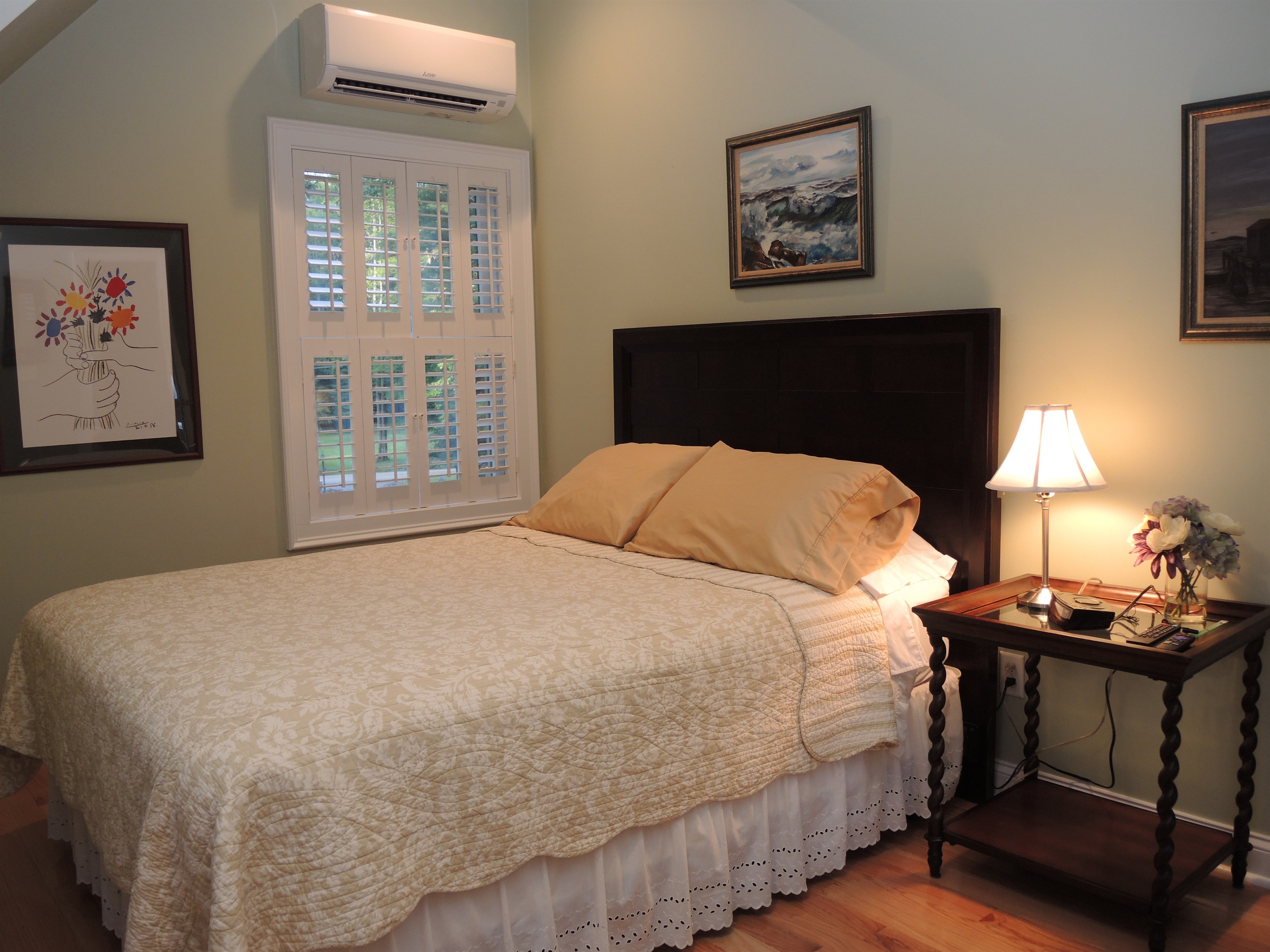 Second floor queen bdrm