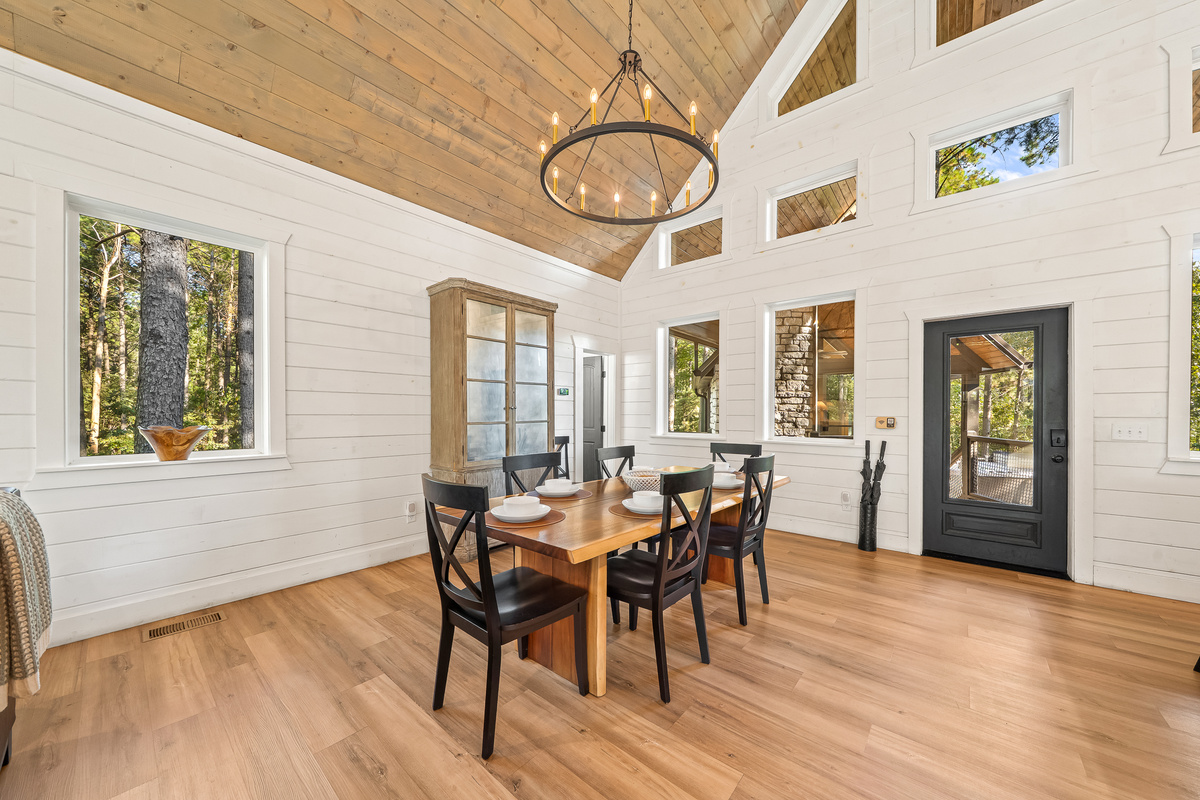 Gather everyone around for meals, games, and the kind of conversations vacation is made for, with dining space for the whole crew.