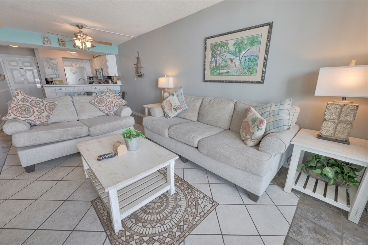 Living Room with Stunning Views🌊☀️