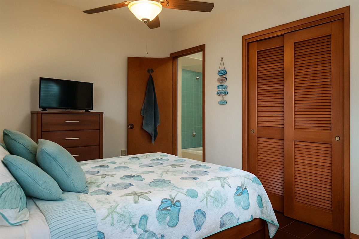 Queen Bed + ensuite bathroom + AC