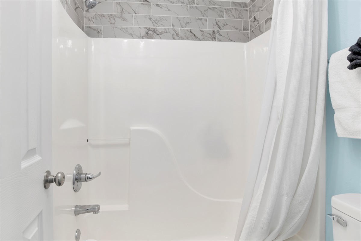 Main bath with a separate water closet for the tub/shower combo and toilet