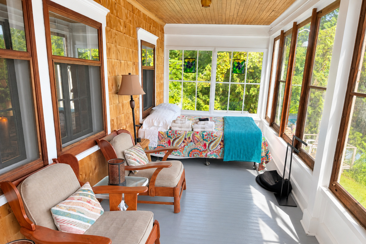Wake up to the lake - sleeping area on sun porch