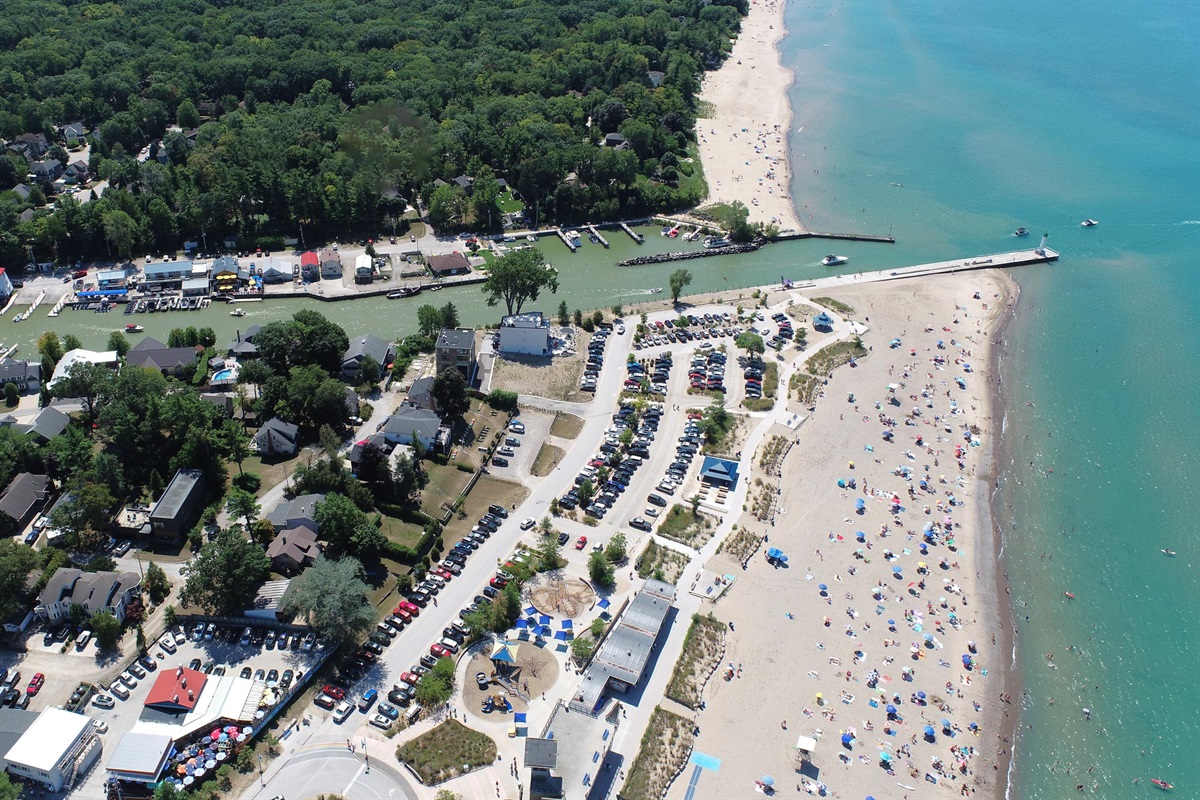     &ldquo;The perfect setting for romantic weekends, anniversary escapes, and relaxing getaways by the lake.&rdquo;