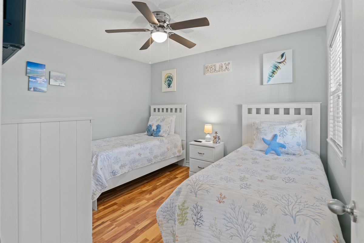 2nd Bedroom with 2 twins