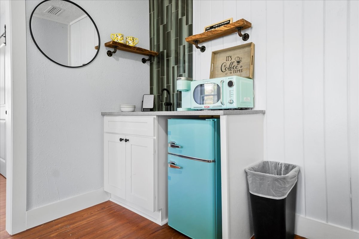 Cute retro time to make you forget the worries and return to a simpler time