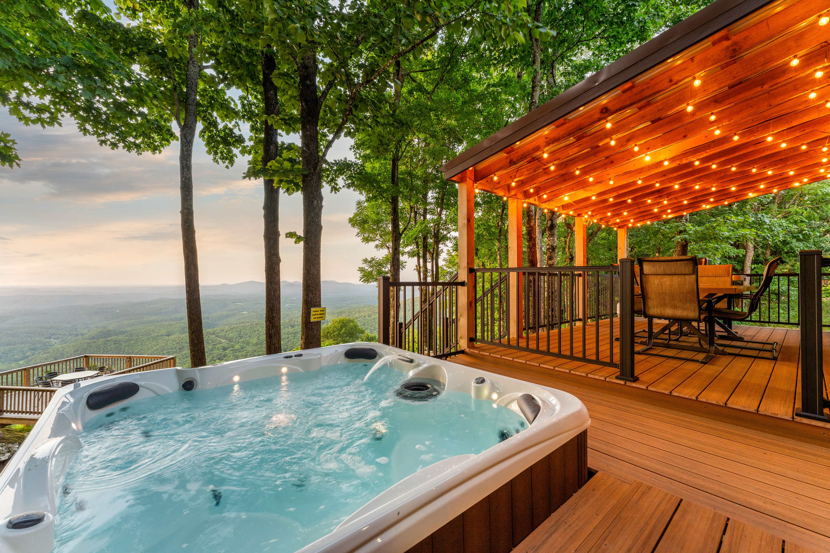 Outdoor Dining and Hot Tub