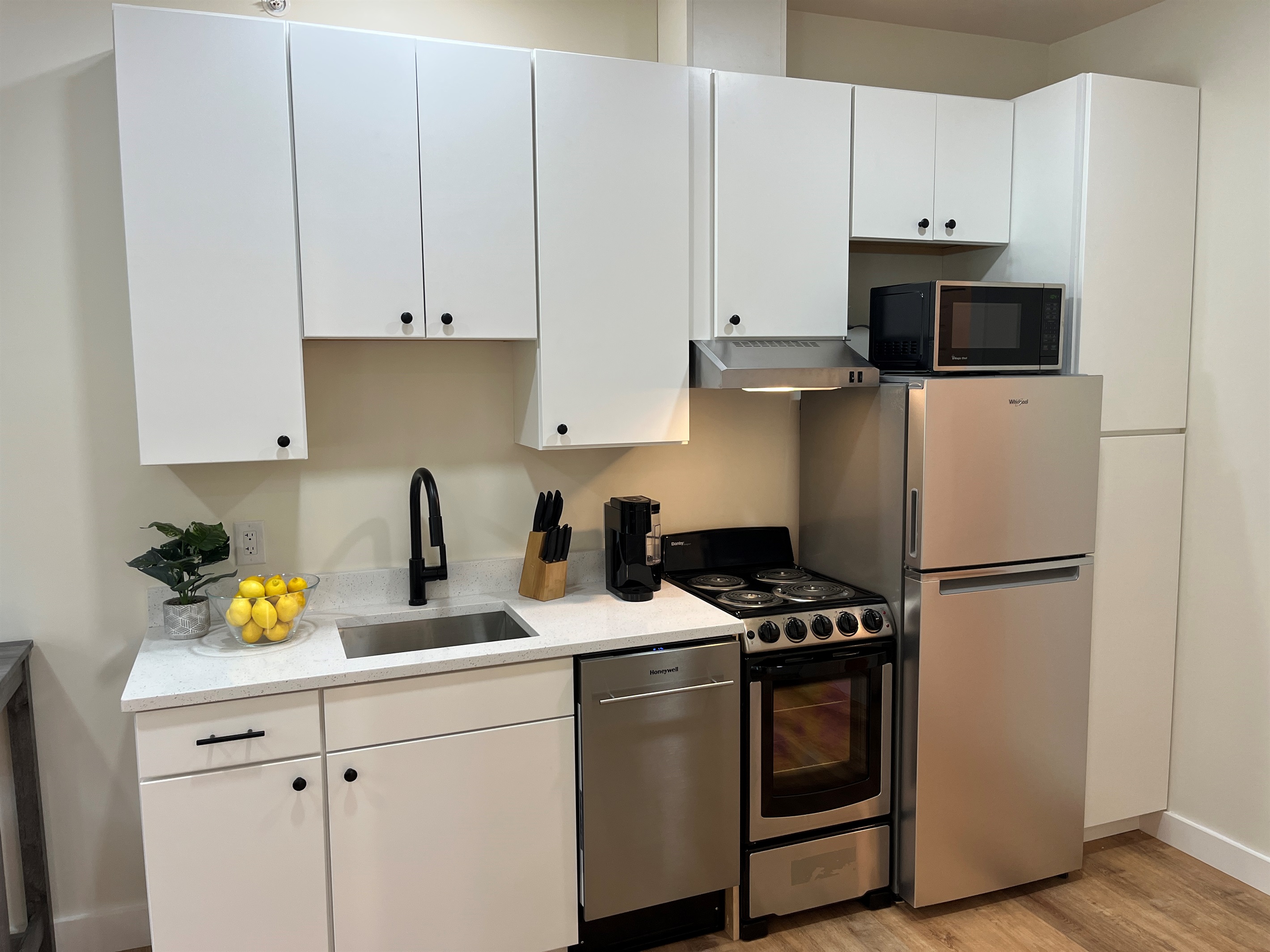 Full kitchen with dishwasher