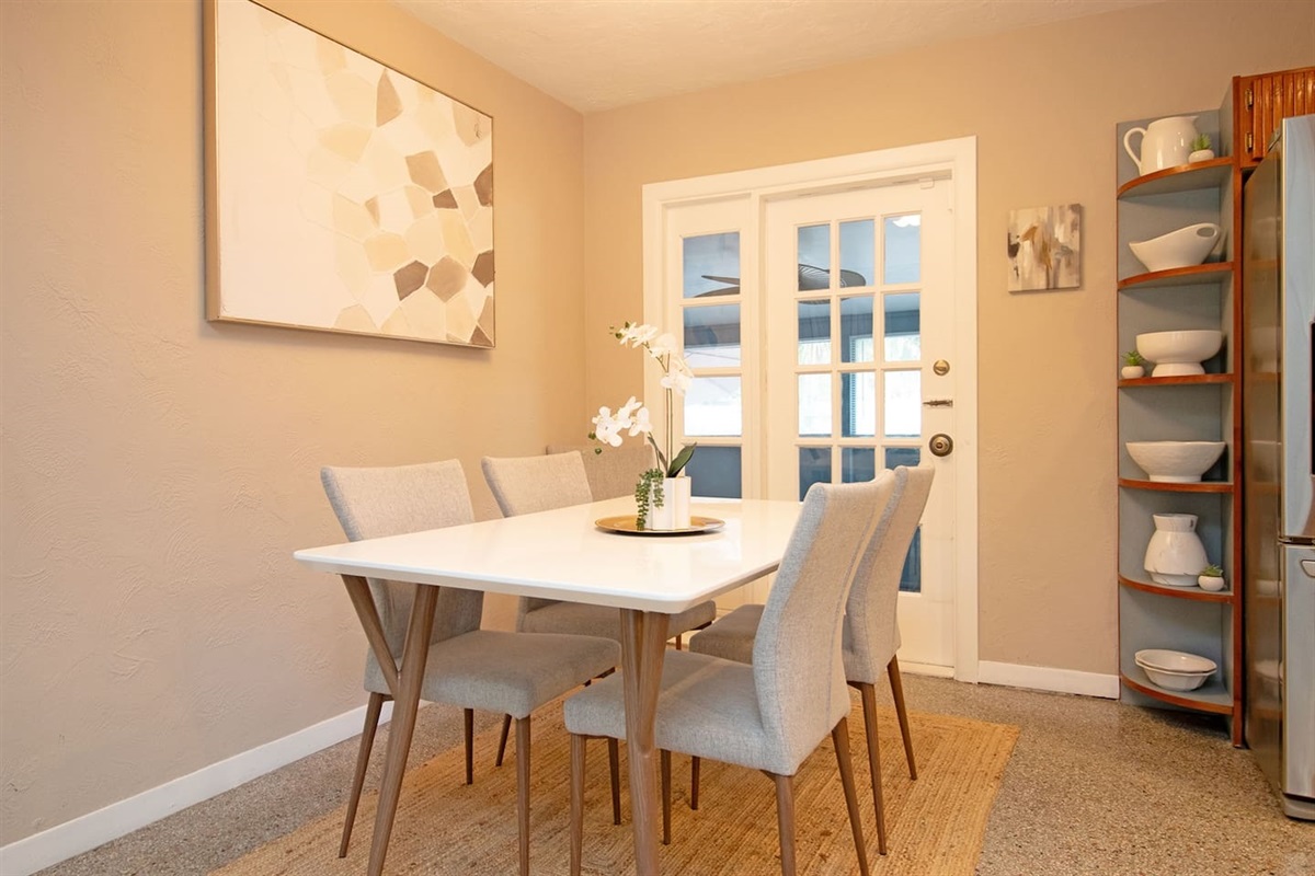 seating for 4