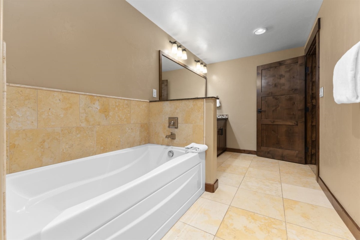 Ensuite Bathroom 1 - Bathtub