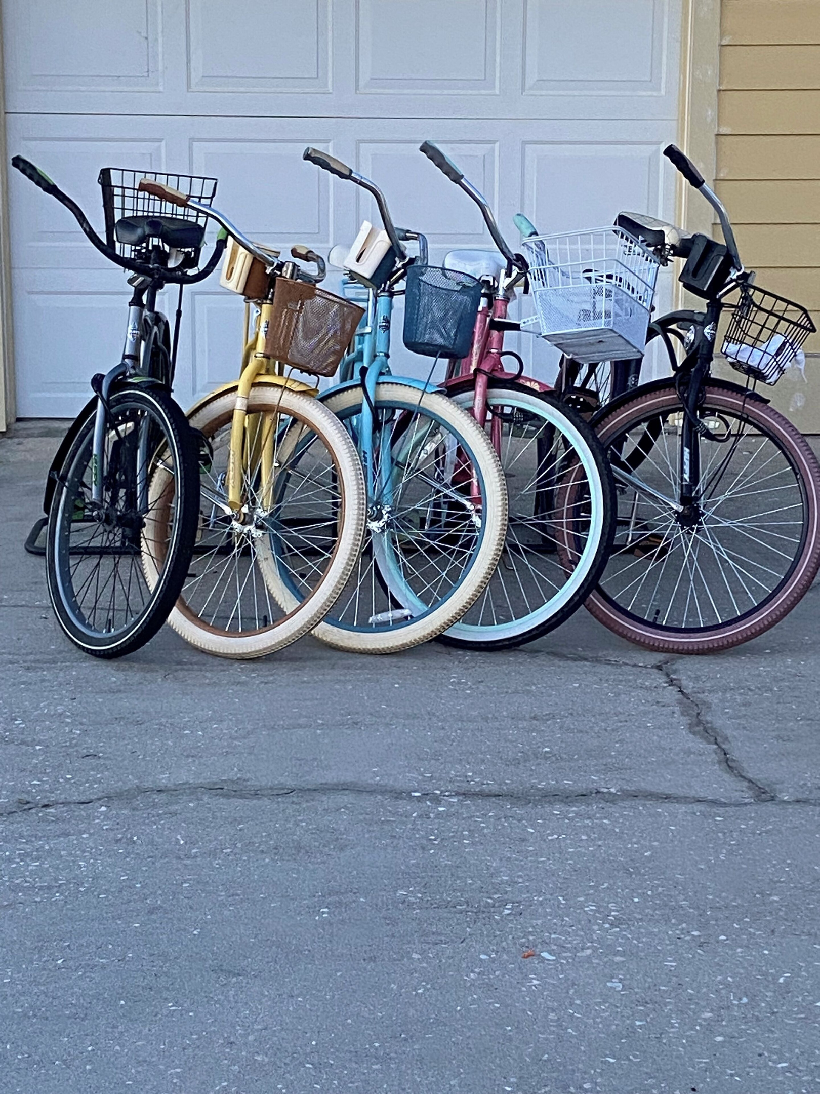 4 Cruiser Bikes for guests