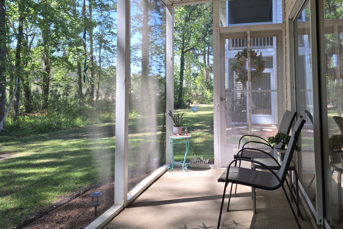 Screened-In Porch with Seating