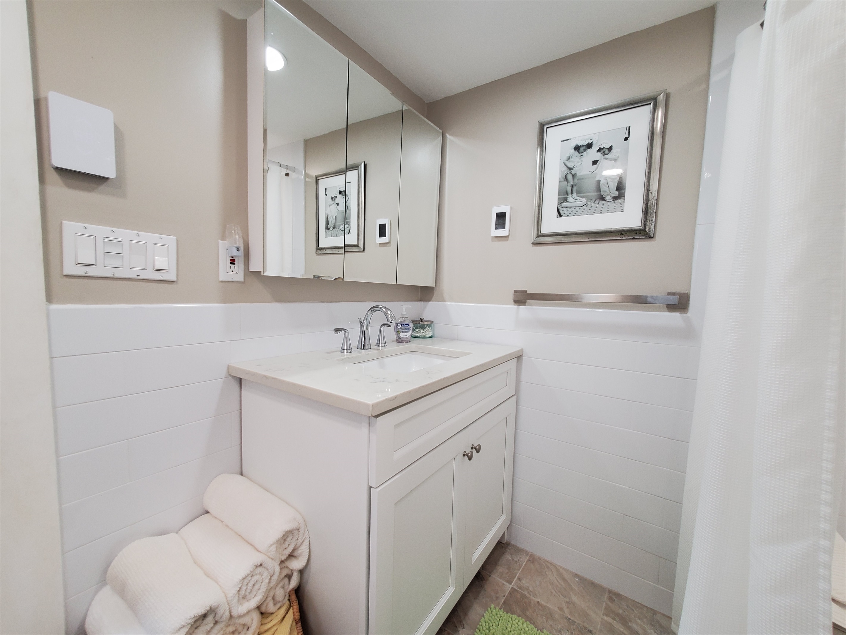 Bath vanity