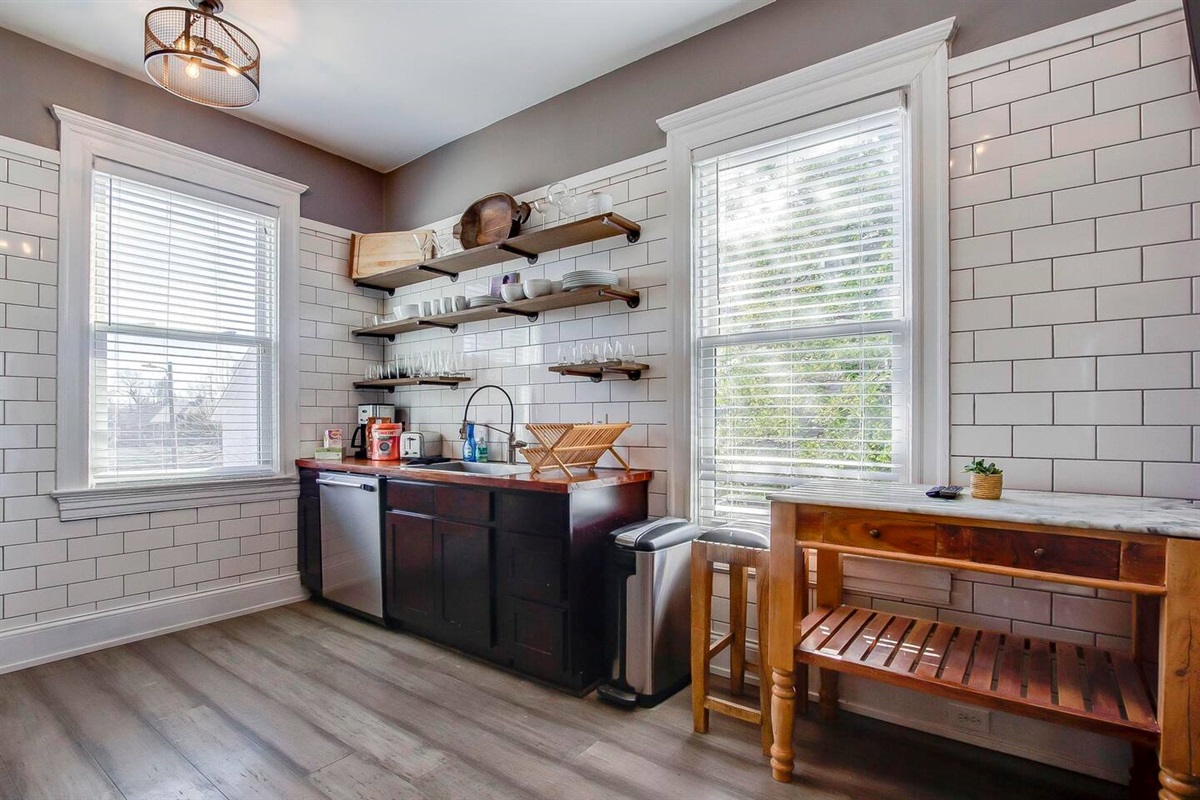 Gourmet Kitchen with high end appliances. 