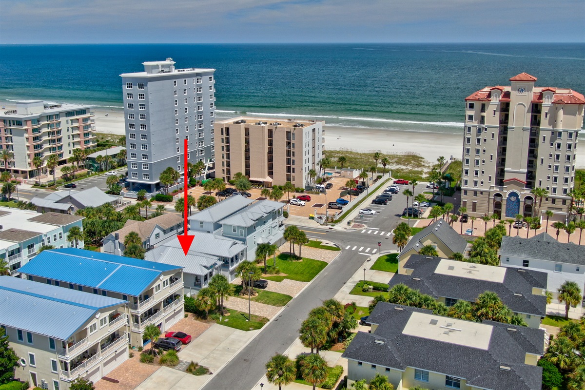 Beach access directly from 3rd Ave S