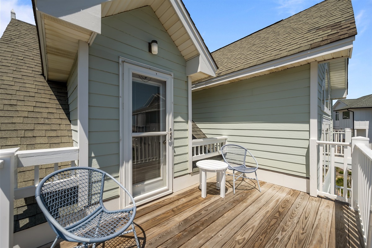 Tranquil 2nd floor balcony off the bedroom