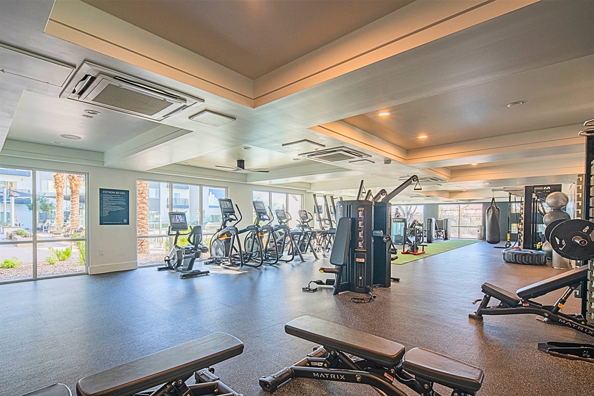 Your fitness, on your schedule! Access our state-of-the-art gym 24/7.