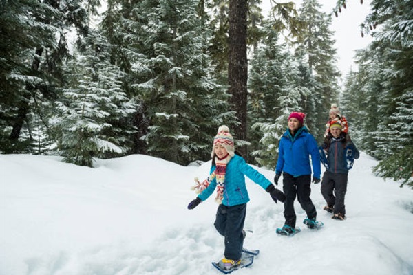 Snow shoeing for the whole family