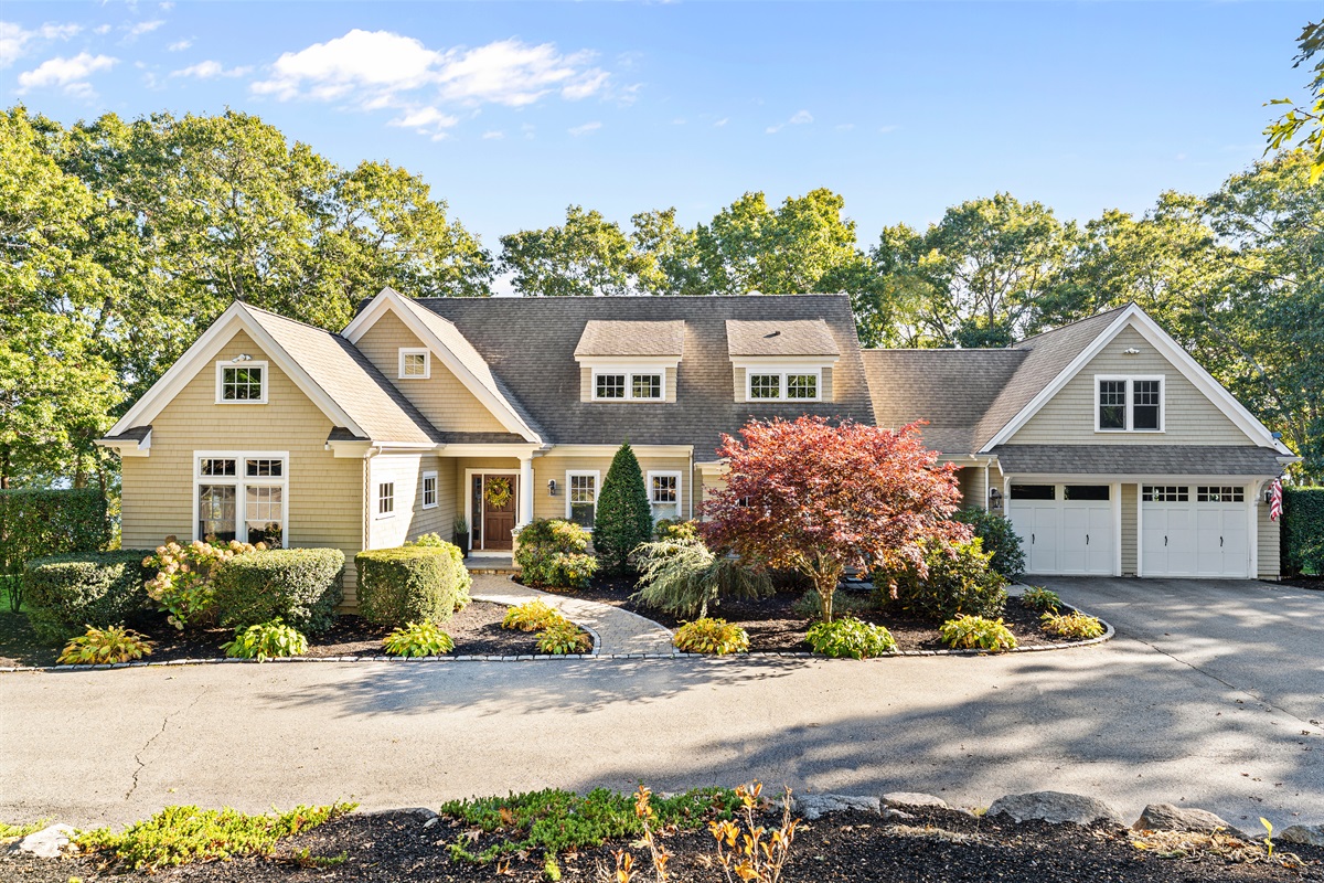 No parking worries here—ample space in the driveway for your group.