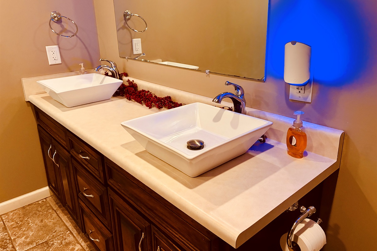 Double sink and Jacuzzi bathroom