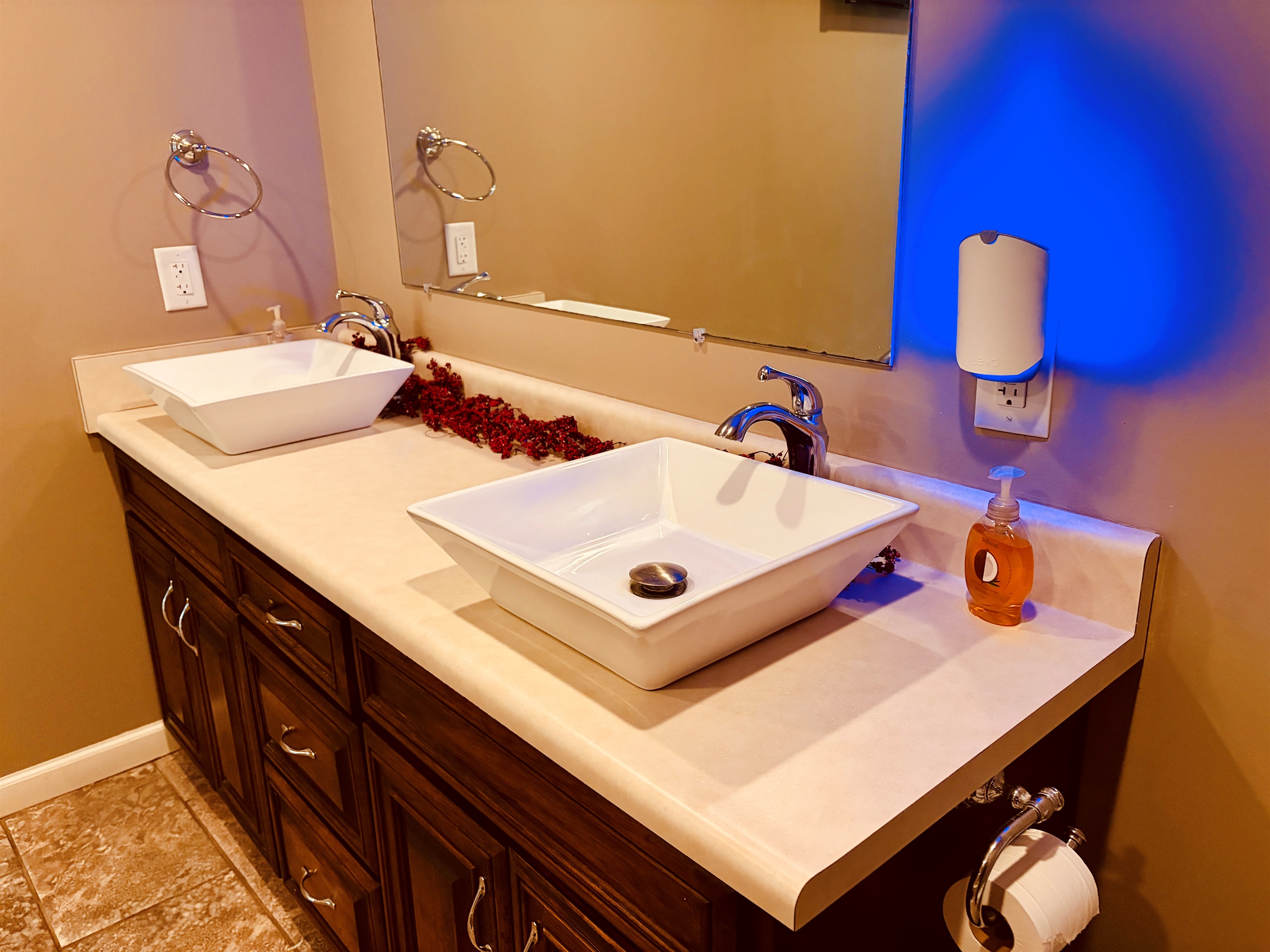 Double sink and Jacuzzi bathroom