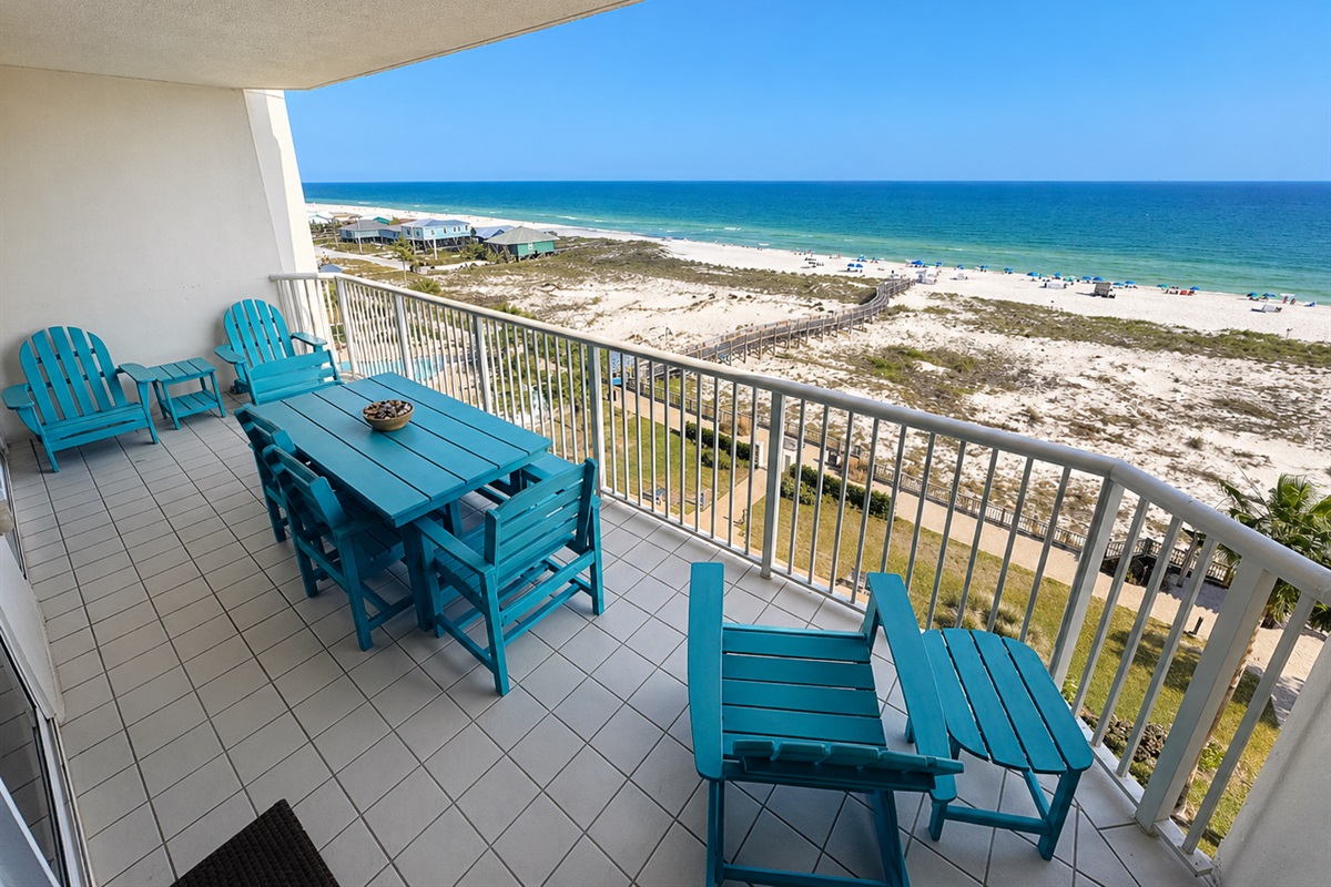 Enjoy your morning coffee or evening cocktails with the mesmerizing ocean as your backdrop.  This balcony is the perfect place to unwind.
