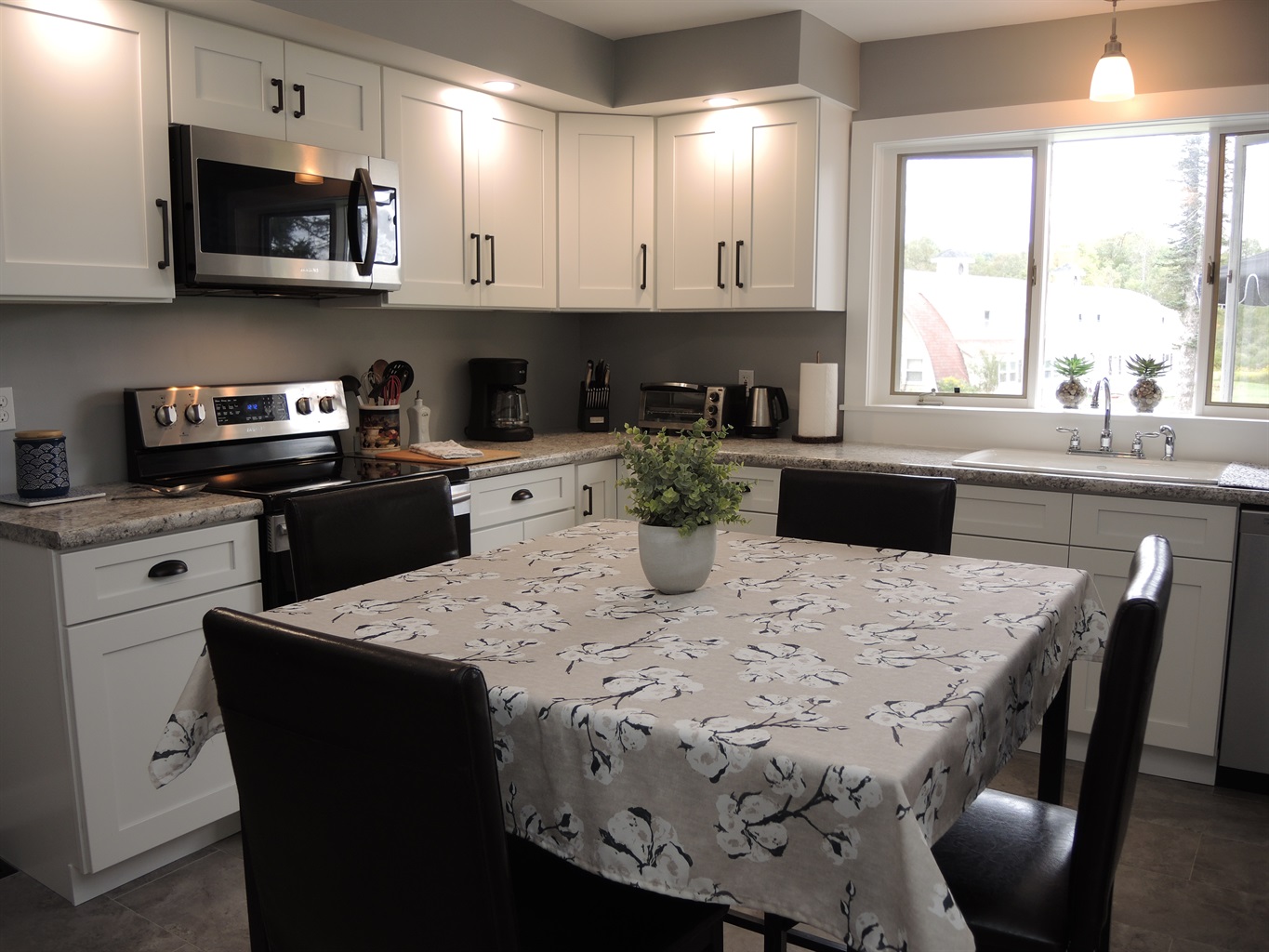 Fully equipped contemporary kitchen