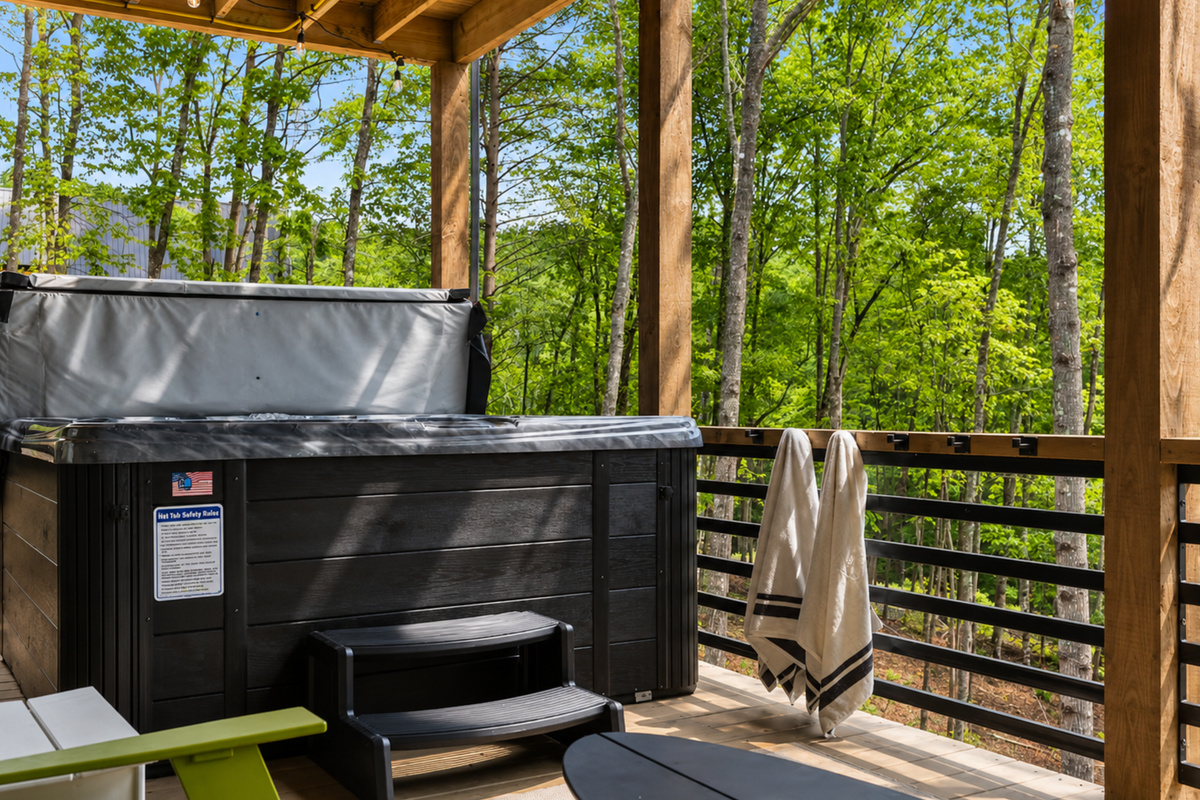 Melt into the hot tub and let the forest views calm your soul. Pure mountain magic.
