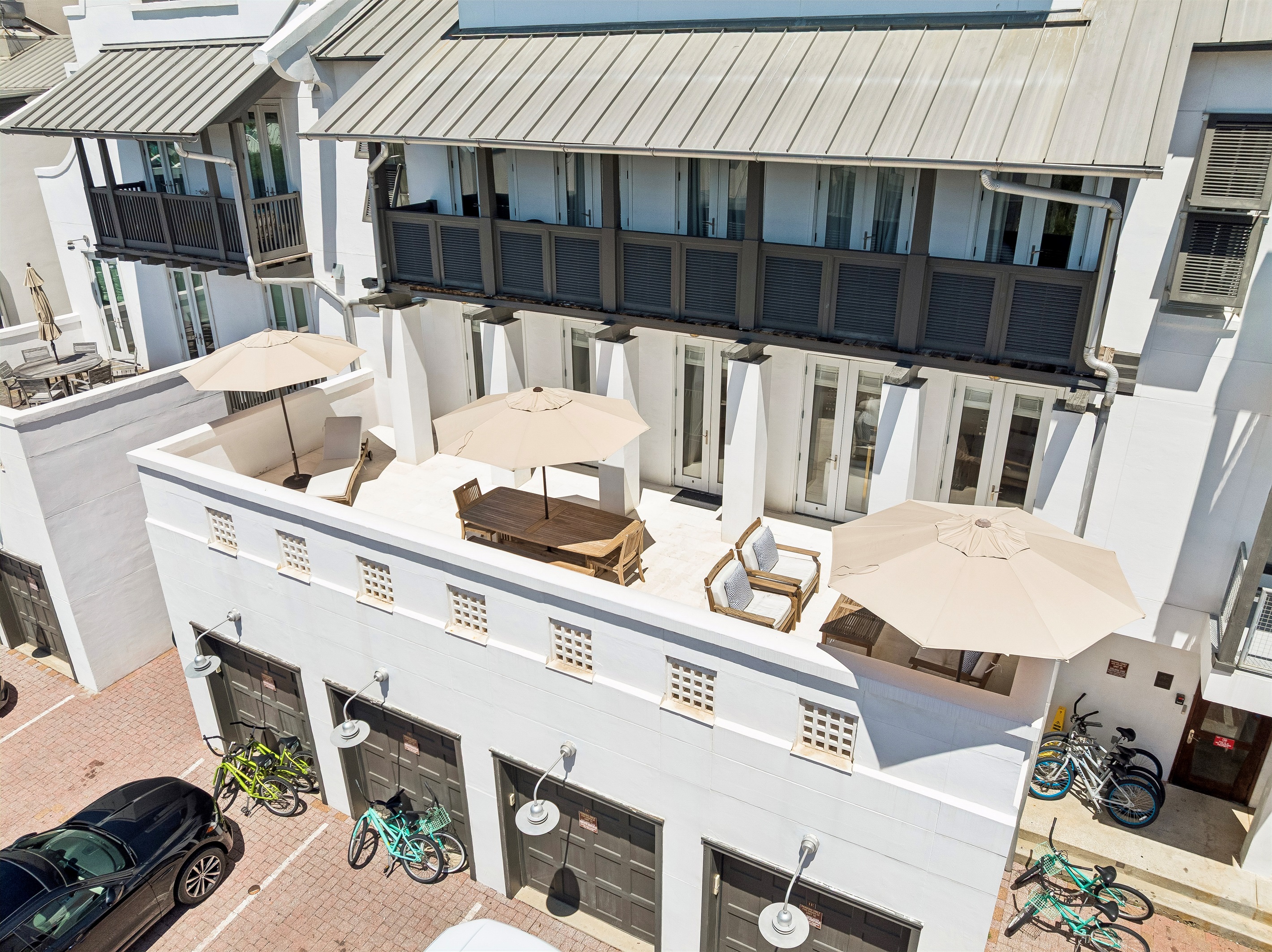 An aerial view of the oversized outdoor terrace.