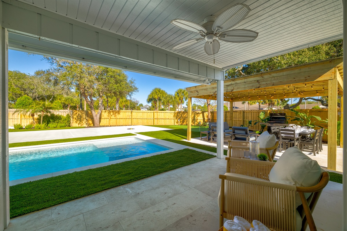 Relax in shaded comfort ☀️
Enjoy morning coffee or evening cocktails while overlooking the pool and backyard amenities.