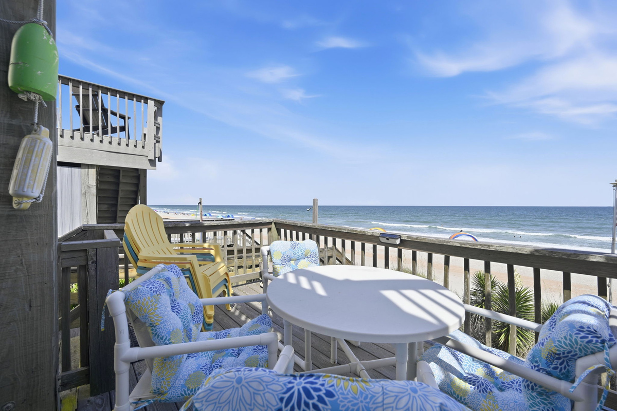 Welcome to Klumzy Pelican, where oceanfront living begins