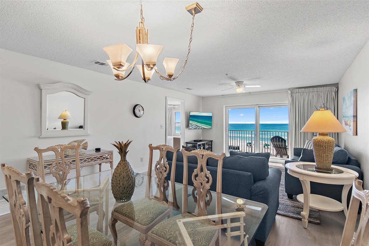 Gulf Front Dining - Seating for 8 at the Dining Table - come and enjoy meals with your whole group!